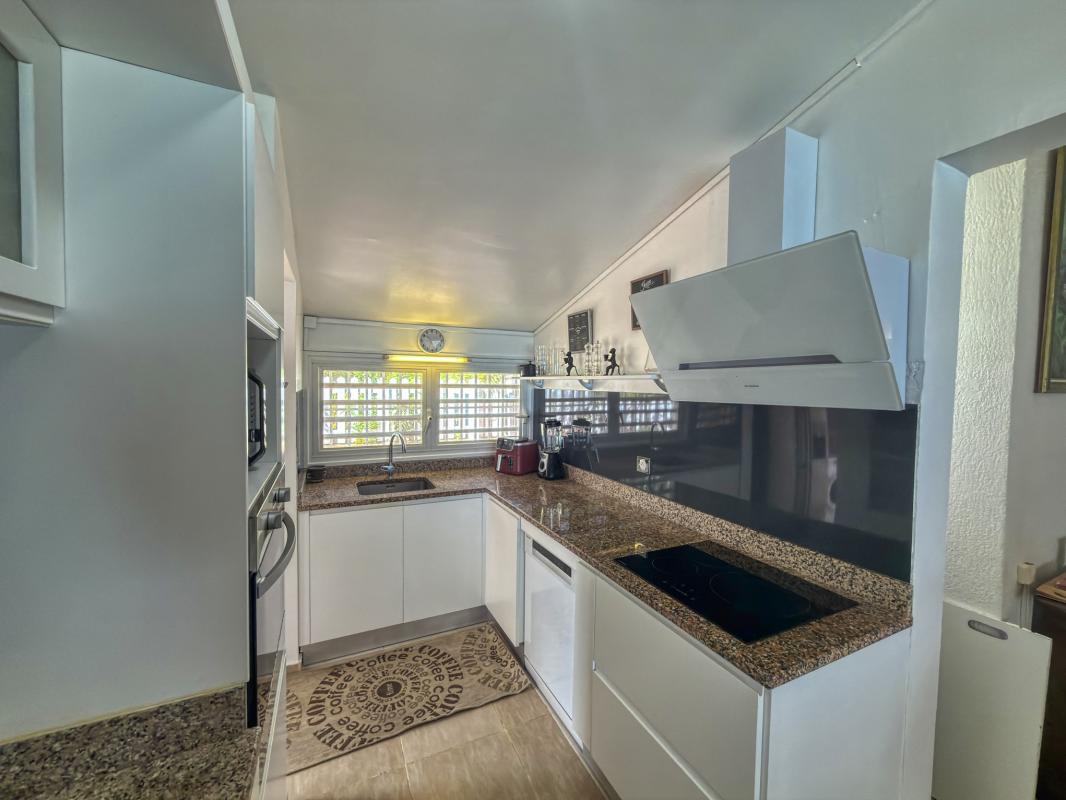 13.Location Villa piscine vue mer Ste Anne Guadeloupe_Cuisine